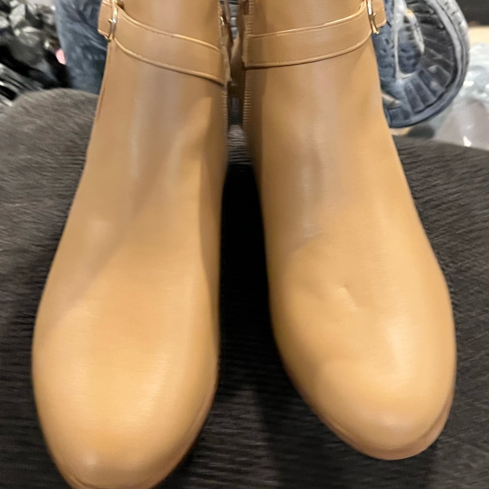 Women Tan Ankle Bootd